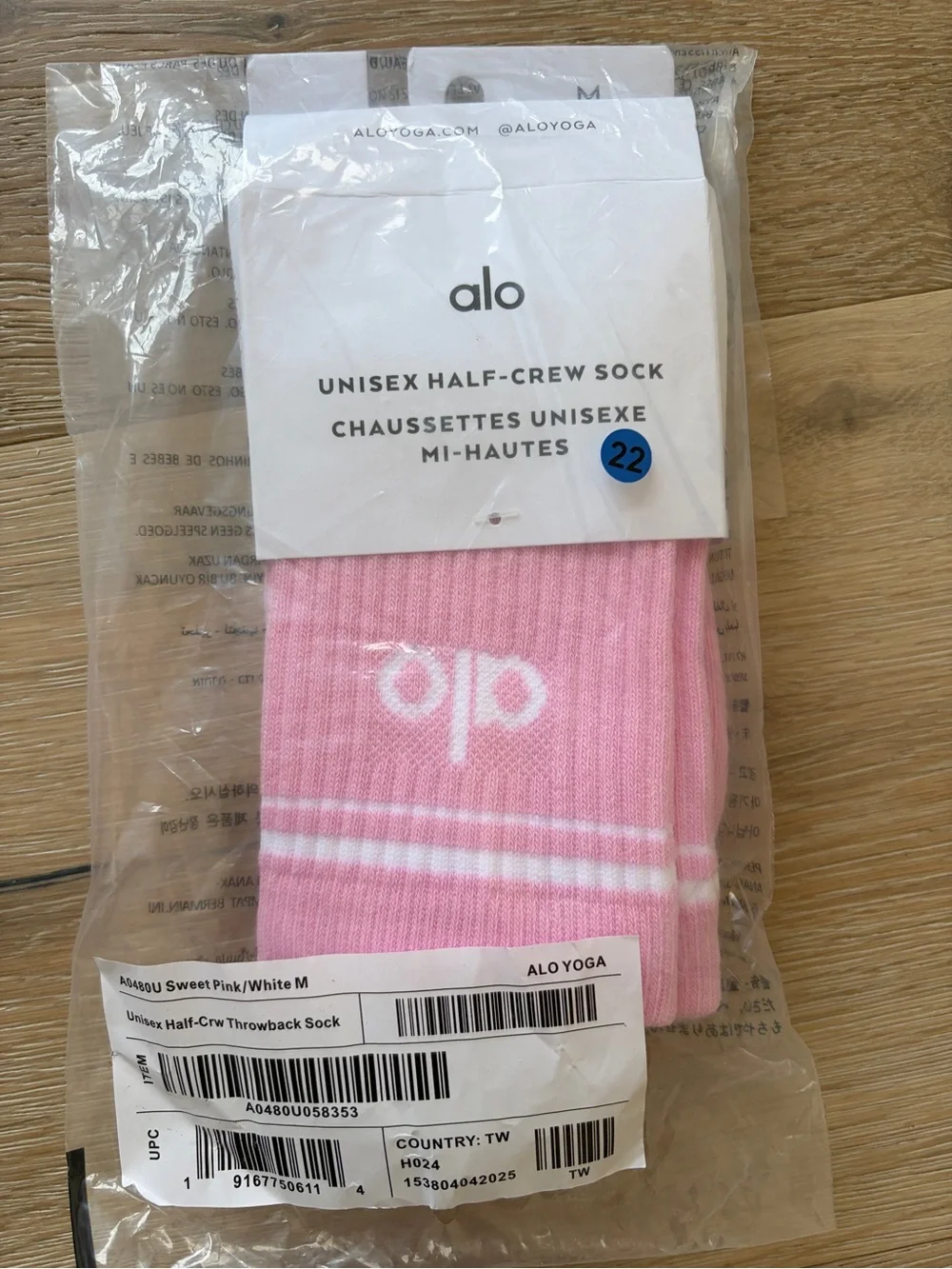 Alo Yoga Unisex Half-Crew Throwback Socks Sweet Pink White Size M NWT*#8